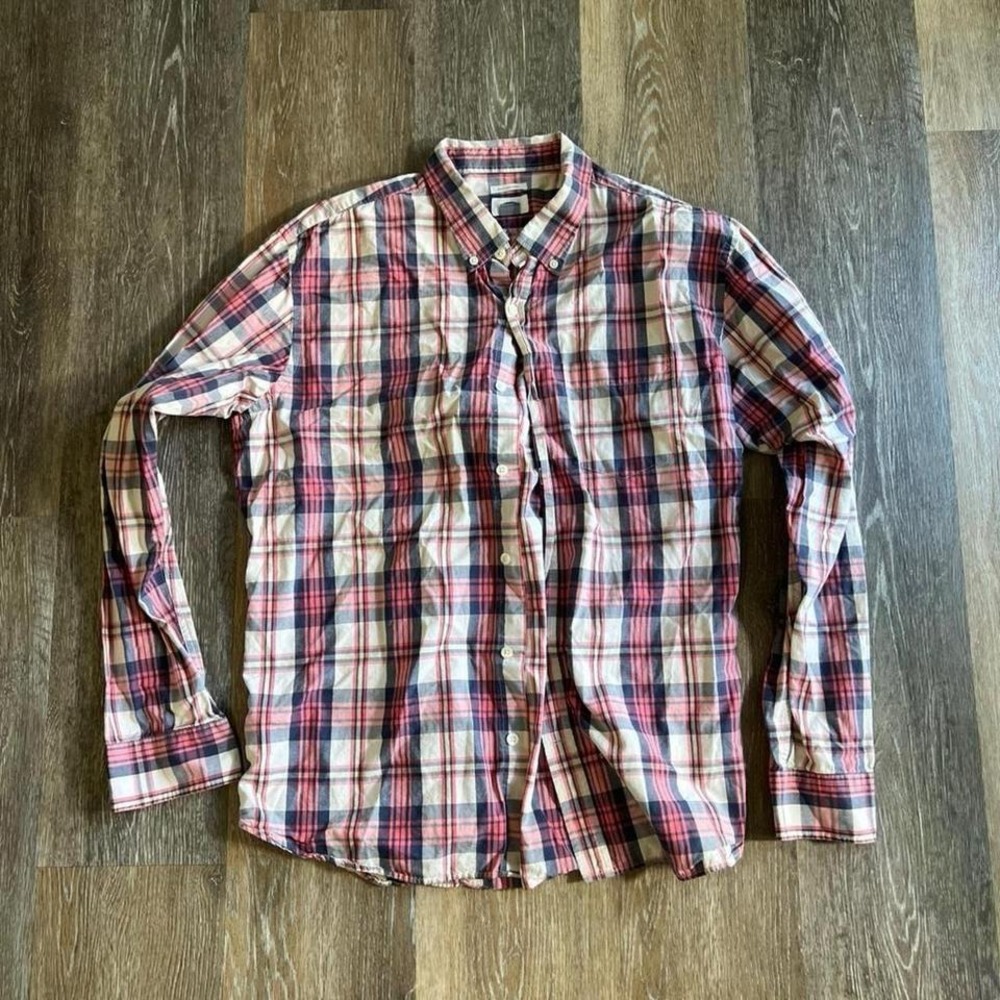 old navy red and‎ white plaid xl button up
